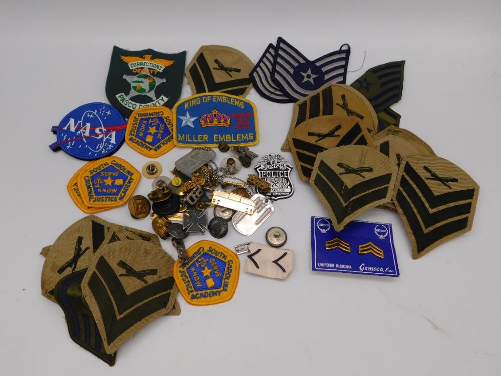 VINTAGE UNITED STATES AIR FORCE MILITARY INSIGNIA PATCHES AND RANK CHEVRONS (1 of 5)