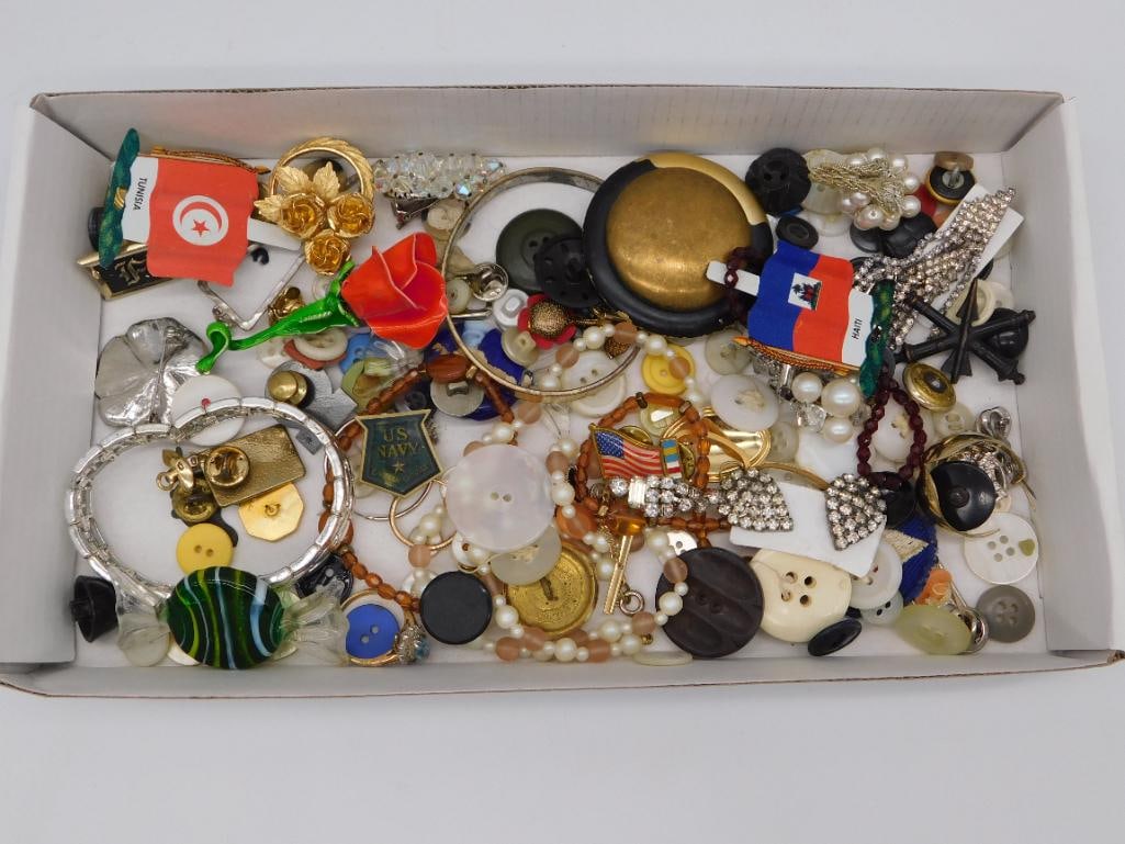 MISCELLANEOUS VINTAGE JEWELRY PINS AND COLLECTIBLES (1 of 4)