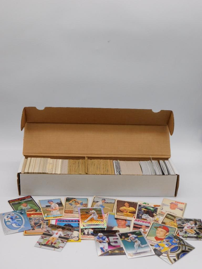 VINTAGE SPORTS TRADING CARDS APPROXIMATELY 800 - 1000 CARDS: VINTAGE SPORTS TRADING CARDS APPROXIMATELY 800 - 1000 CARDS
