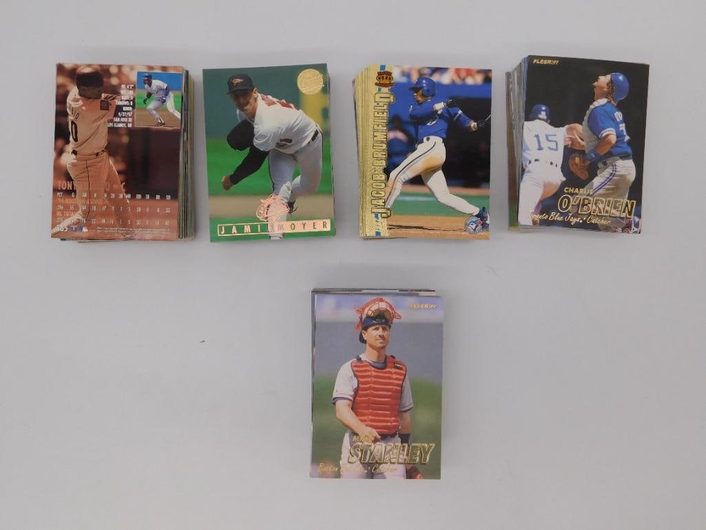 VINTAGE SPORTS TRADING CARDS APPROXIMATELY 200 - 250: VINTAGE SPORTS TRADING CARDS APPROXIMATELY 200 - 250