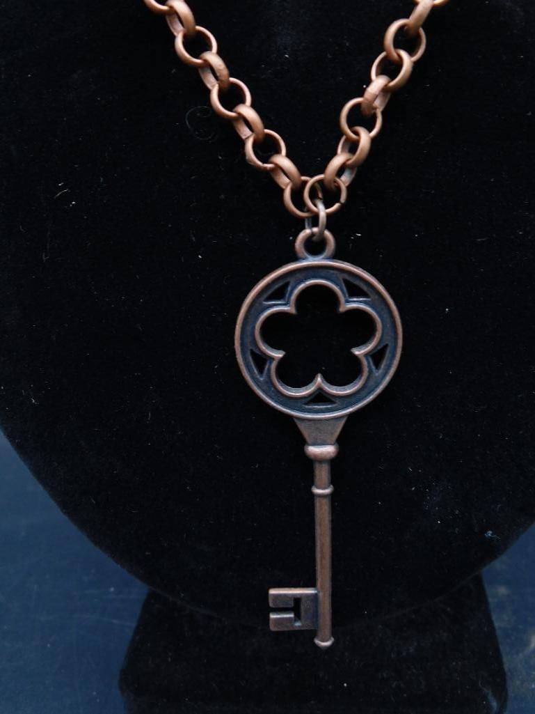SKELETON KEY NECKLACE: SKELETON KEY NECKLACE