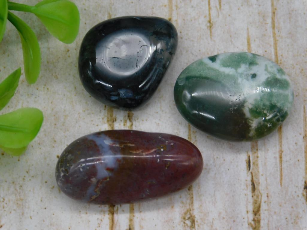 MIXED LOT ROCK STONE LAPIDARY SPECIMEN: MIXED LOT ROCK STONE LAPIDARY SPECIMEN