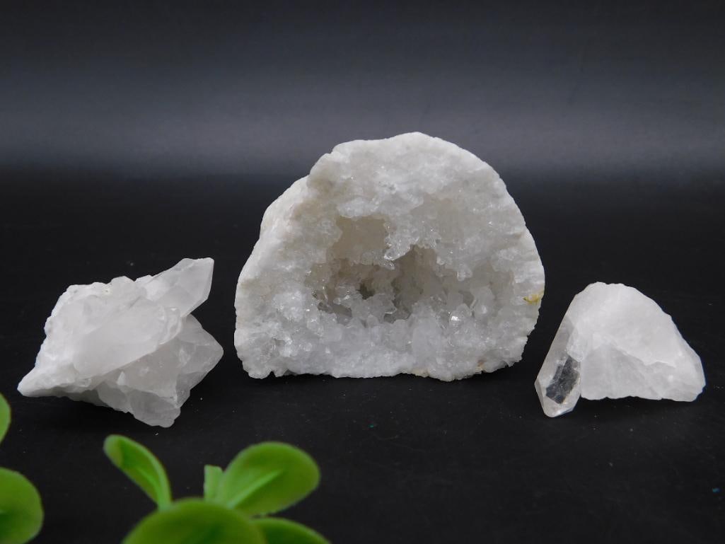 GEODE AND QUARTZ ROCK STONE LAPIDARY SPECIMEN: GEODE AND QUARTZ ROCK STONE LAPIDARY SPECIMEN