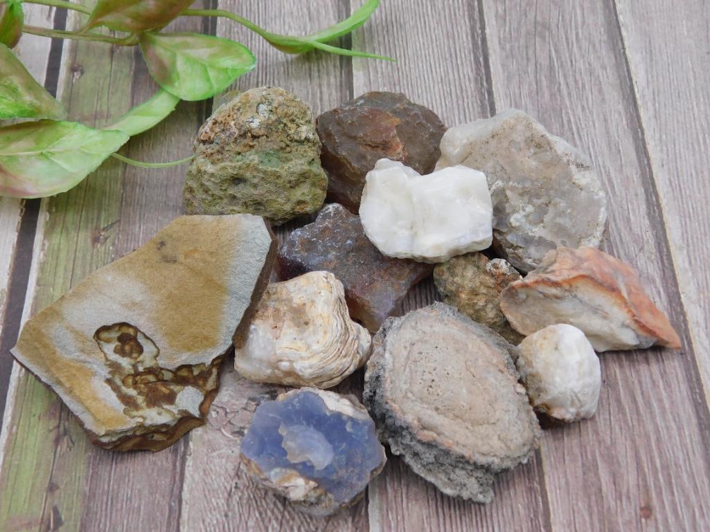 ROCK STONE LAPIDARY SPECIMEN: ROCK STONE LAPIDARY SPECIMEN