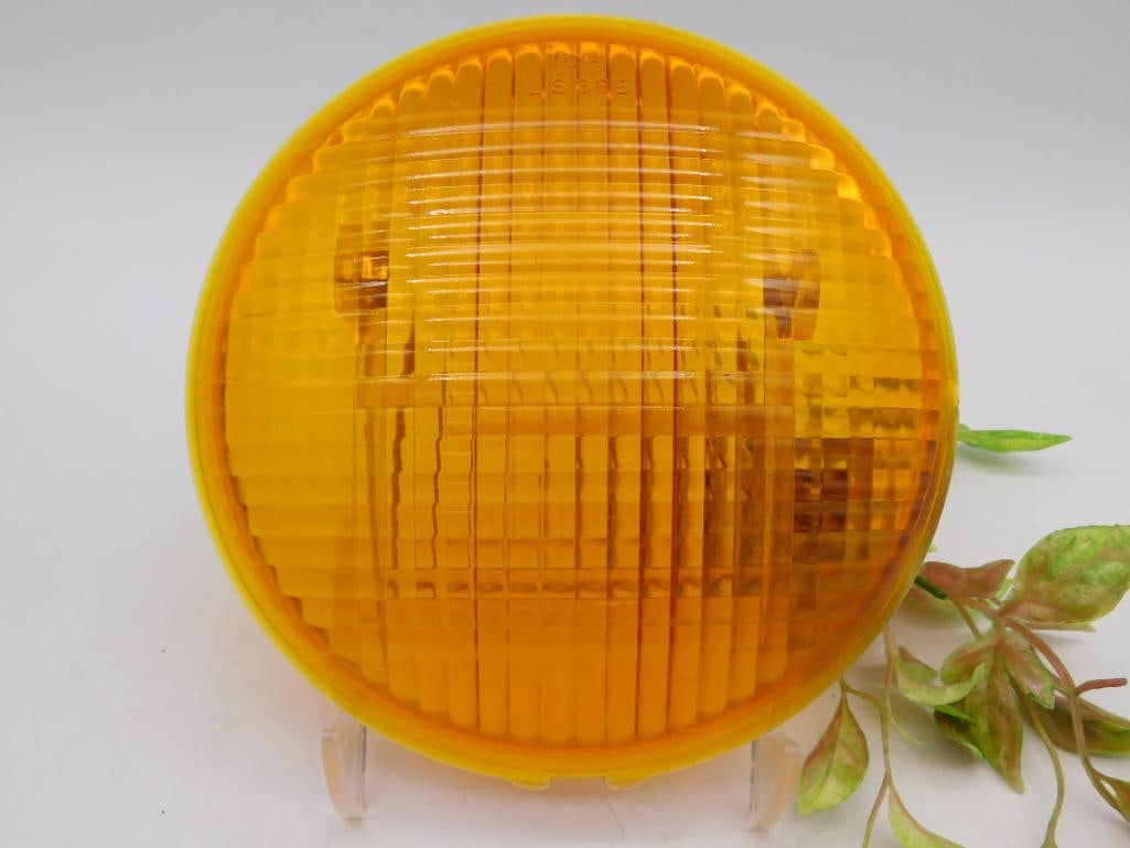 GLASS LIGHT COVER VINTAGE ANTIQUE AUTOMOBILIA (1 of 2)