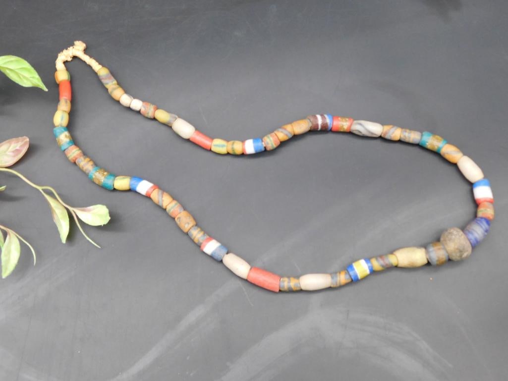 Multicolored Strand of Beads Necklace: Multicolored Strand of Beads Necklace
