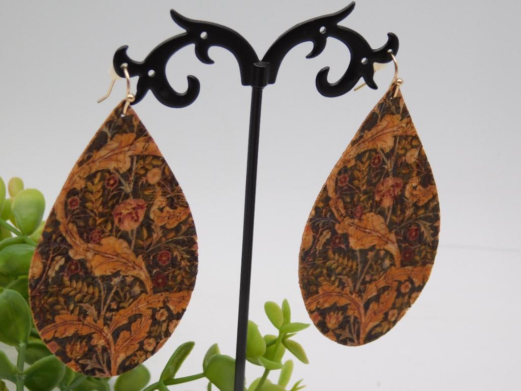 Teardrop-Shaped Patterned Earrings: Teardrop-Shaped Patterned Earrings
