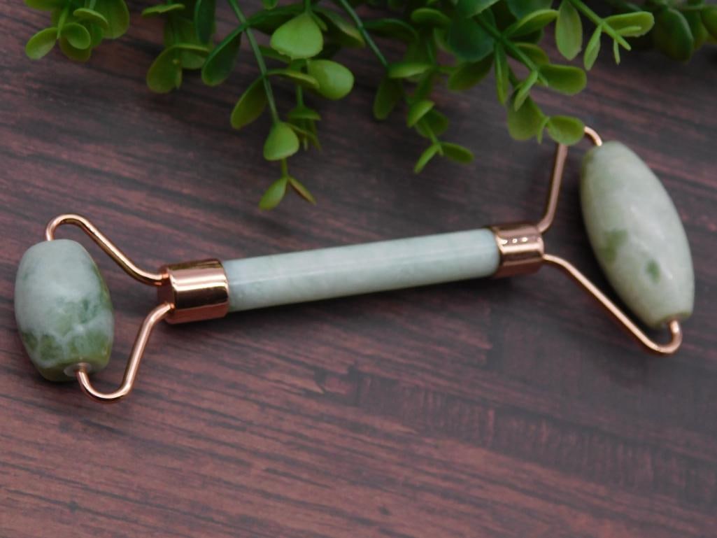Jade Facial Roller with Copper Frame: Jade Facial Roller with Copper Frame