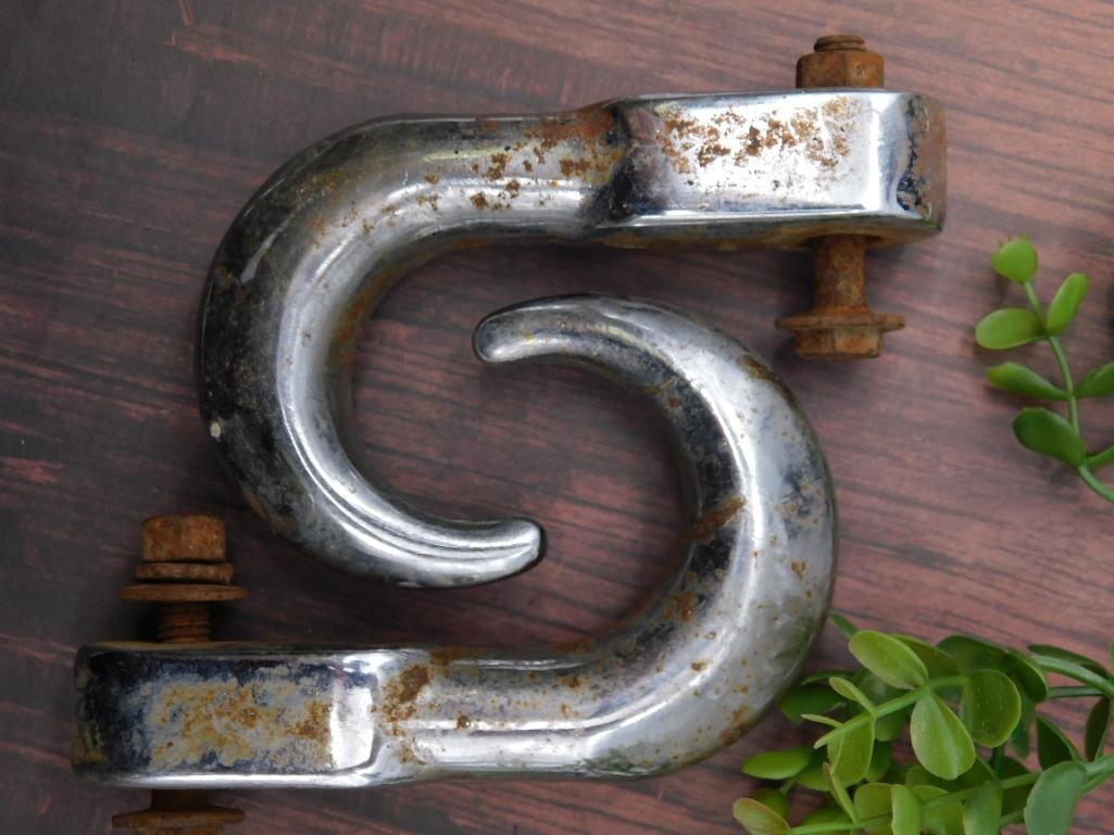 Metal Hooks with Bolts and Nuts: Metal Hooks with Bolts and Nuts