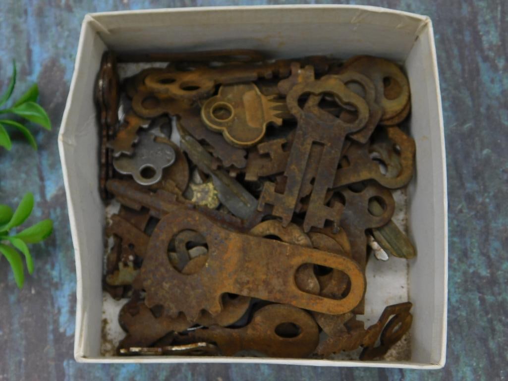 Vintage Keys in Box: Vintage Keys in Box