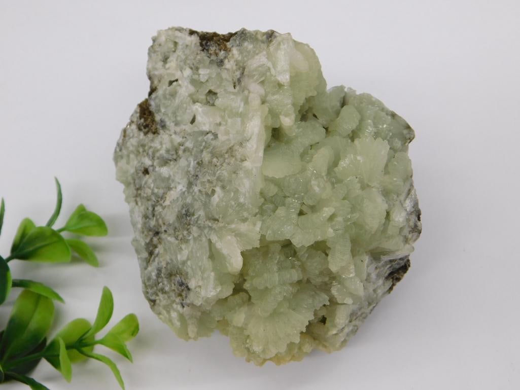 Prehnite Mineral Specimen With Quartz Matrix Rock Stone Lapidary Specimen: Prehnite Mineral Specimen With Quartz Matrix Rock Stone Lapidary Specimen