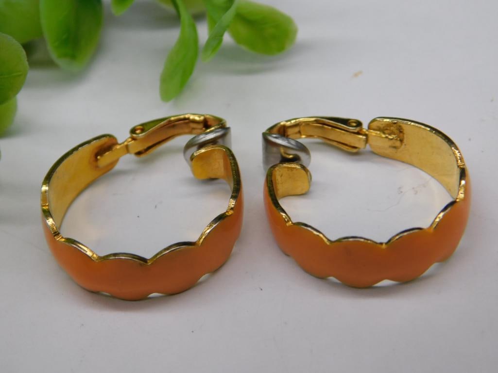 Gold-Tone Scalloped Hoop Earrings: Gold-Tone Scalloped Hoop Earrings