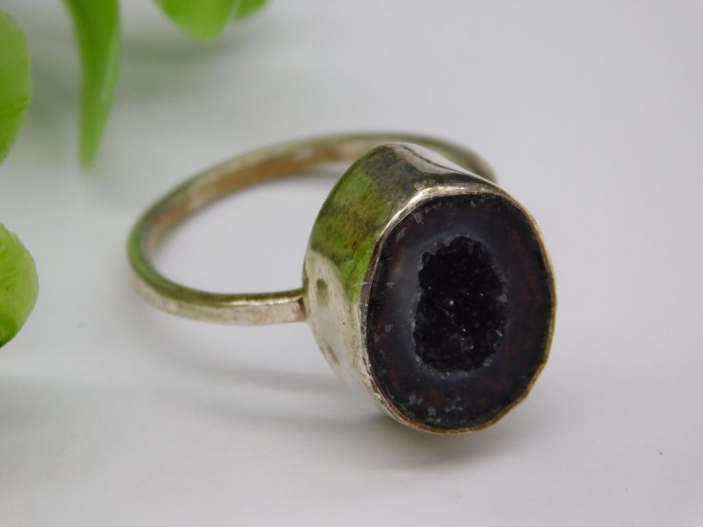 Sterling Silver Ring With Stone Inclusion: Sterling Silver Ring With Stone Inclusion