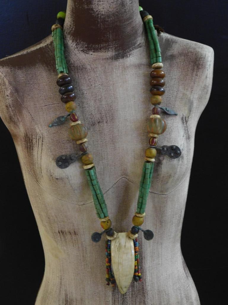 AFRICAN TRADE BEAD NECKLACE CEREMONIAL ORNATE VINTAGE ANTIQUE (1 of 4)