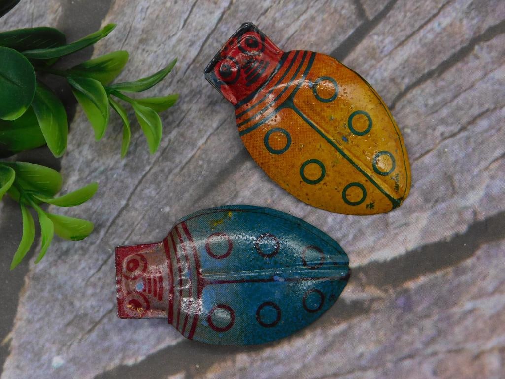 TIN TOY LADYBUGS VINTAGE ANTIQUE (1 of 2)