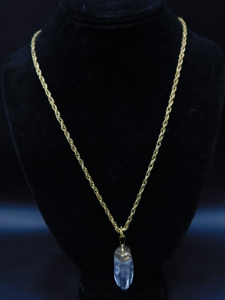 QUARTZ PENDANT ON CHAIN NECKLACE ROCK STONE LAPIDARY SPECIMEN: QUARTZ PENDANT ON CHAIN NECKLACE ROCK STONE LAPIDARY SPECIMEN
