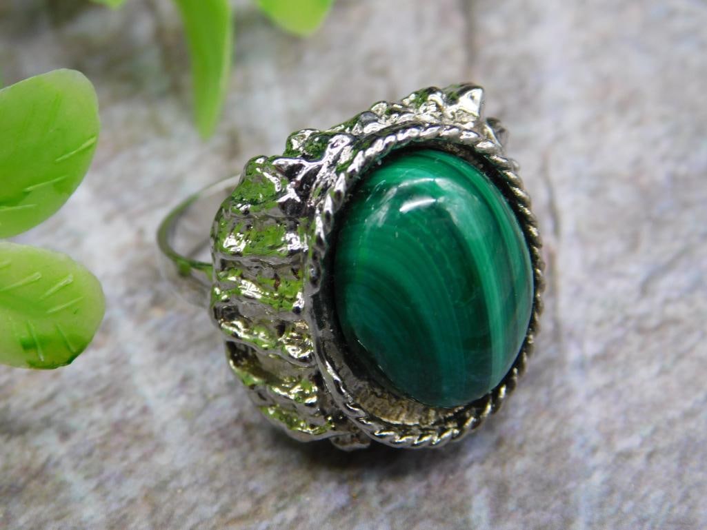 MALACHITE RING ROCK STONE LAPIDARY SPECIMEN: MALACHITE RING ROCK STONE LAPIDARY SPECIMEN