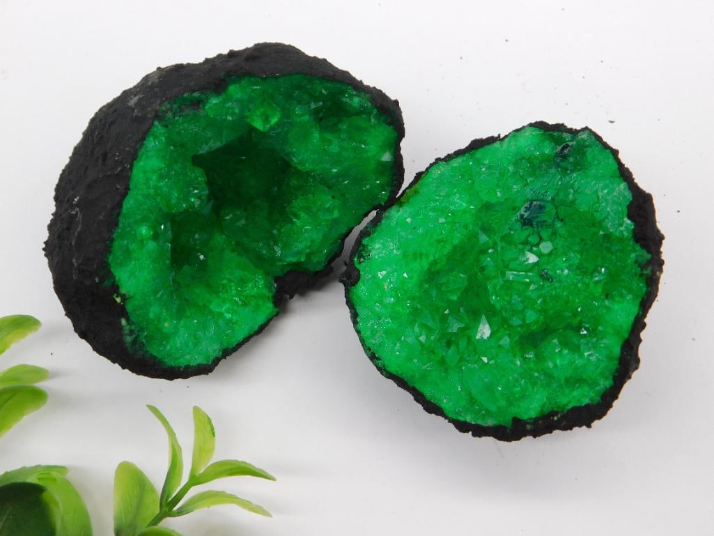 GREEN GEODE ROCK STONE LAPIDARY SPECIMEN (1 of 2)