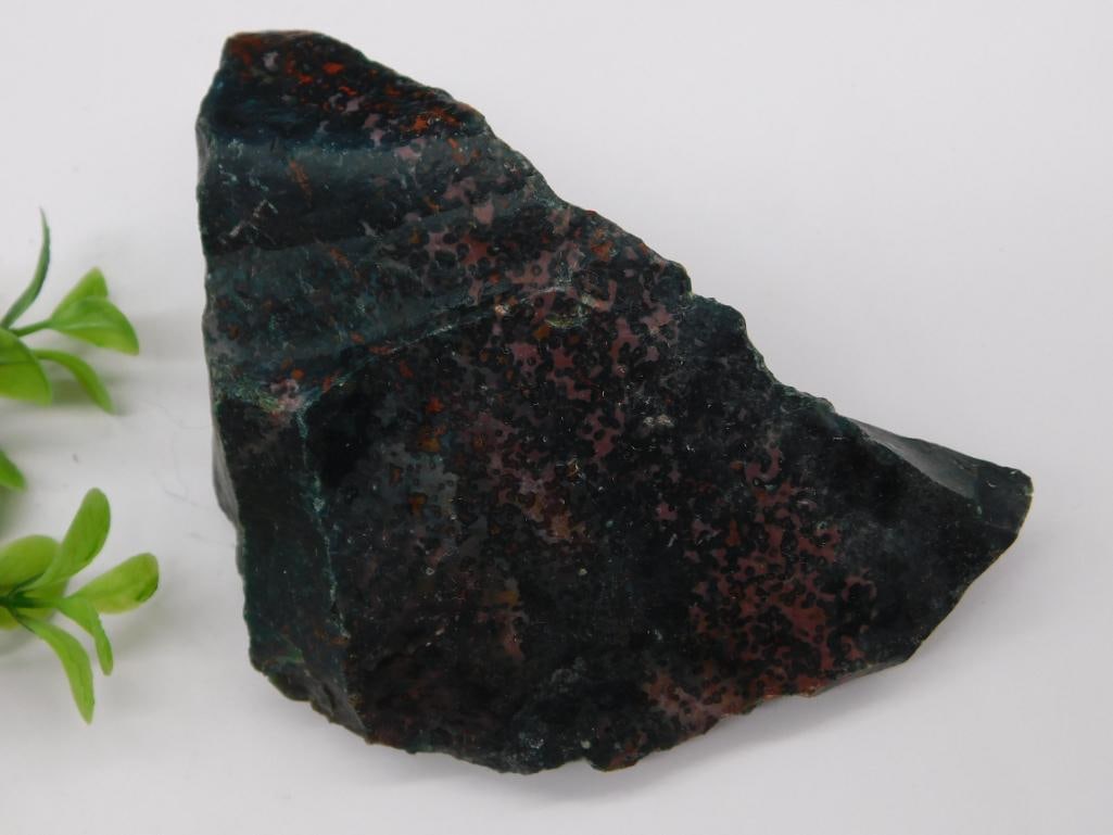 BLOODSTONE ROCK STONE LAPIDARY SPECIMEN: BLOODSTONE ROCK STONE LAPIDARY SPECIMEN