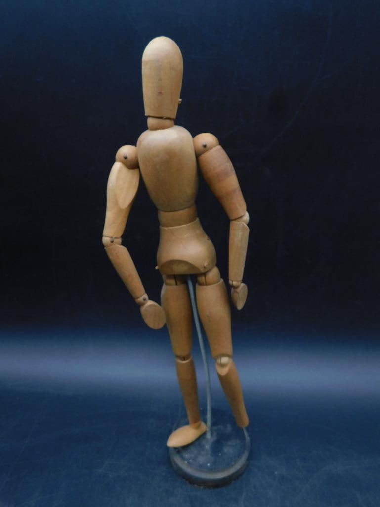 POSABLE JOINTED SKETCH MODEL MANNEQUIN: POSABLE JOINTED SKETCH MODEL MANNEQUIN — Part of our Discover Vintage Vault, Crystals and Gems auction at HATMAN'S Auctions! Please see photos for measurements and condition. YES, we have in-house