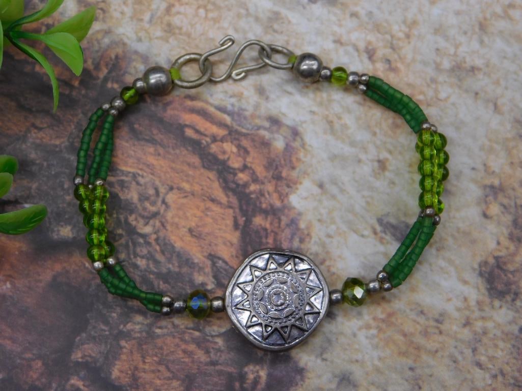 BEADED BRACELET ROCK STONE LAPIDARY SPECIMEN: BEADED BRACELET ROCK STONE LAPIDARY SPECIMEN — Part of our Discover Vintage Vault, Crystals and Gems auction at HATMAN'S Auctions! Please see photos for measurements and condition. YES, we have