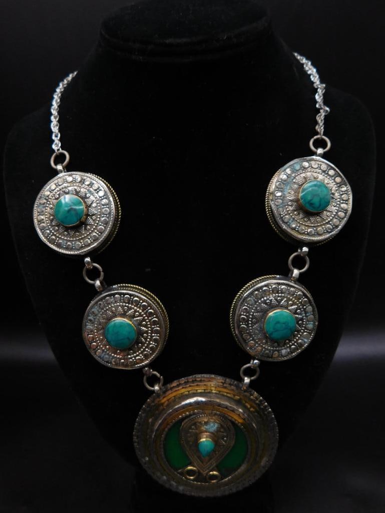 MALACHITE AND TURQUOISE STUDDED STATEMENT NECKLACE ROCK STONE LAPIDARY SPECIMEN: MALACHITE AND TURQUOISE STUDDED STATEMENT NECKLACE ROCK STONE LAPIDARY SPECIMEN — Part of our Discover Vintage Vault, Crystals and Gems auction at HATMAN'S Auctions! Please see photos for