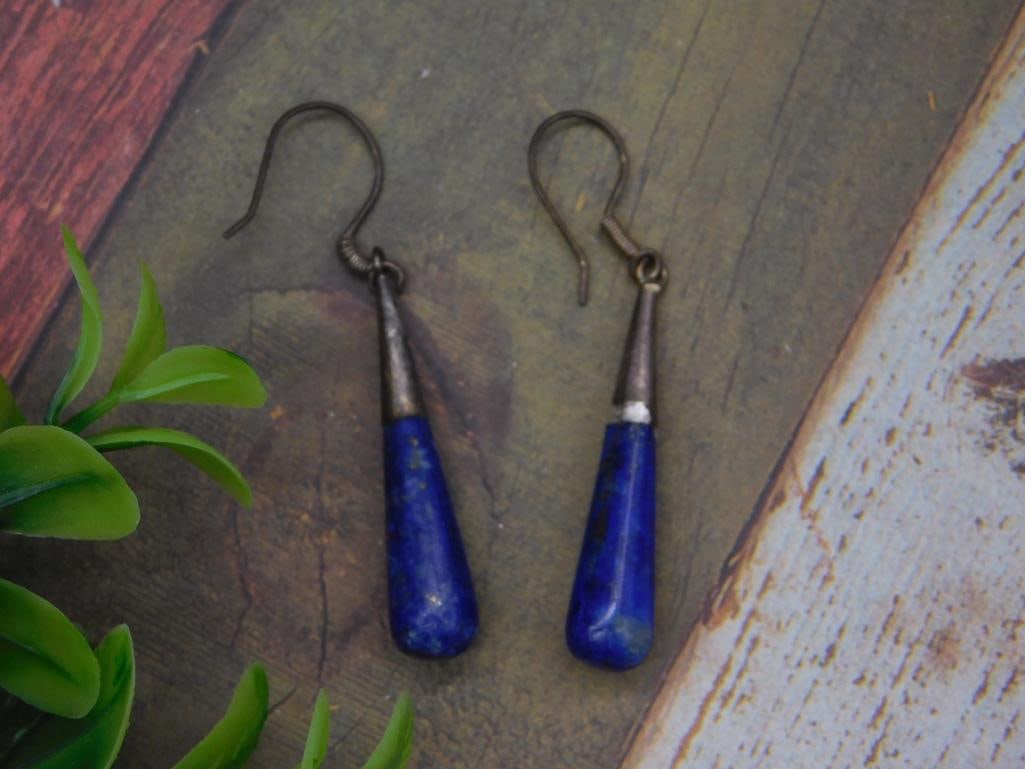 LAPIS LAZULI EARRINGS ROCK STONE LAPIDARY SPECIMEN: LAPIS LAZULI EARRINGS ROCK STONE LAPIDARY SPECIMEN — Part of our Discover Vintage Vault, Crystals and Gems auction at HATMAN'S Auctions! Please see photos for measurements and condition. YES, we