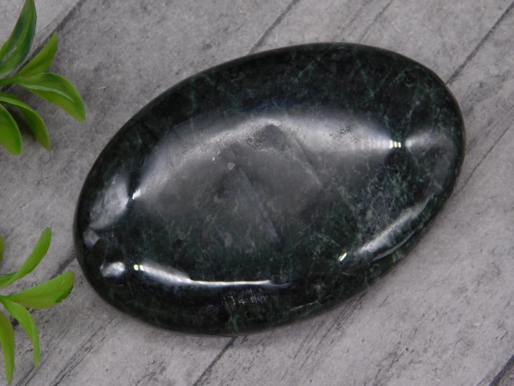 PALM STONE ROCK STONE LAPIDARY SPECIMEN: PALM STONE ROCK STONE LAPIDARY SPECIMEN — Part of our Discover Vintage Vault, Crystals and Gems auction at HATMAN'S Auctions! Please see photos for measurements and condition. YES, we have in-house 