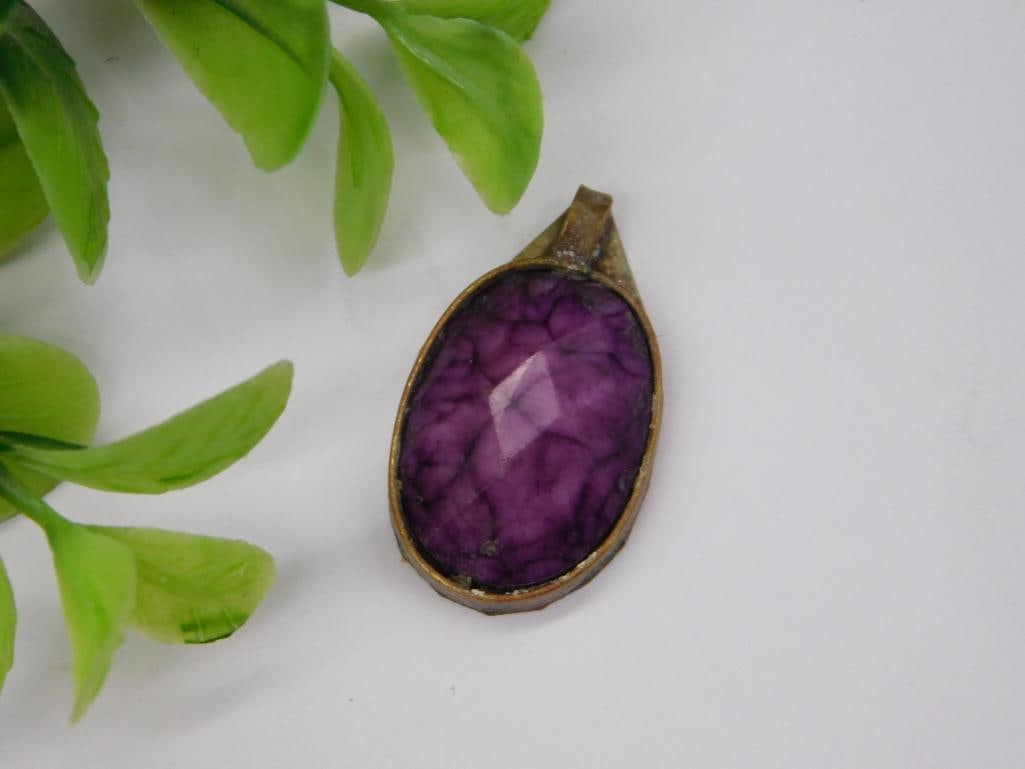 STONE PENDANT ROCK STONE LAPIDARY SPECIMEN: STONE PENDANT ROCK STONE LAPIDARY SPECIMEN — Part of our Discover Vintage Vault, Crystals and Gems auction at HATMAN'S Auctions! Please see photos for measurements and condition. YES, we have