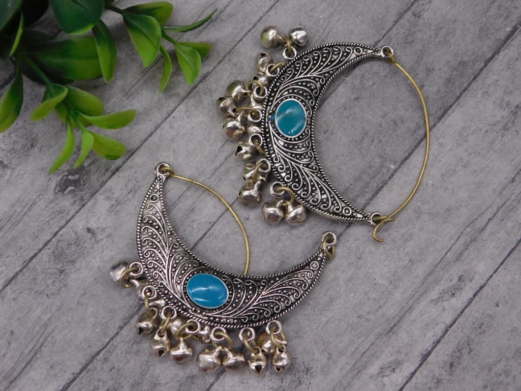 TURQUOISE HOOP EARRINGS WITH BELLS ROCK STONE LAPIDARY SPECIMEN: TURQUOISE HOOP EARRINGS WITH BELLS ROCK STONE LAPIDARY SPECIMEN — Part of our Discover Vintage Vault, Crystals and Gems auction at HATMAN'S Auctions! Please see photos for measurements and