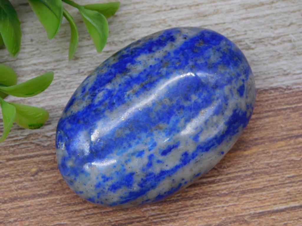 LAPIS LAZULI ROCK STONE LAPIDARY SPECIMEN: LAPIS LAZULI ROCK STONE LAPIDARY SPECIMEN — Part of our Discover Vintage Vault, Crystals and Gems auction at HATMAN'S Auctions! Please see photos for measurements and condition. YES, we have