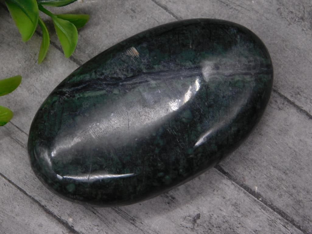 PALM STONE ROCK STONE LAPIDARY SPECIMEN: PALM STONE ROCK STONE LAPIDARY SPECIMEN — Part of our Discover Vintage Vault, Crystals and Gems auction at HATMAN'S Auctions! Please see photos for measurements and condition. YES, we have in-house