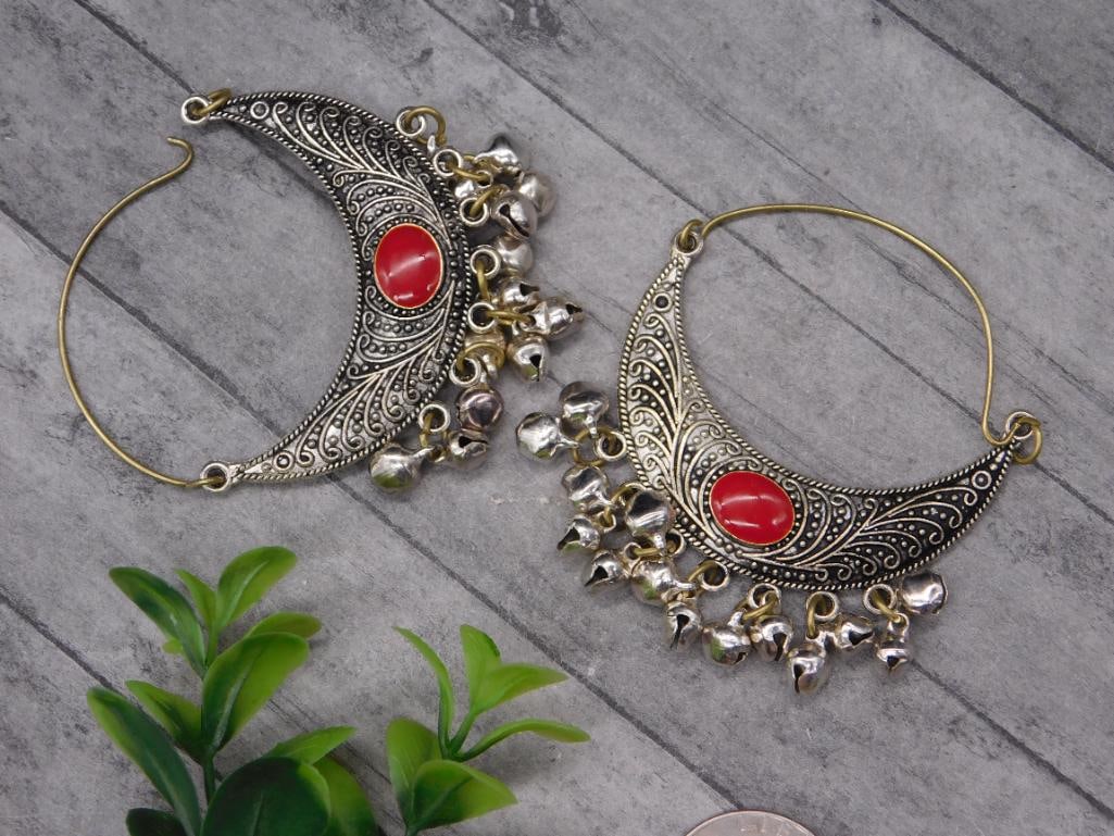 RED JASPER HOOP EARRINGS WITH BELLS ROCK STONE LAPIDARY SPECIMEN: RED JASPER HOOP EARRINGS WITH BELLS ROCK STONE LAPIDARY SPECIMEN — Part of our Discover Vintage Vault, Crystals and Gems auction at HATMAN'S Auctions! Please see photos for measurements and