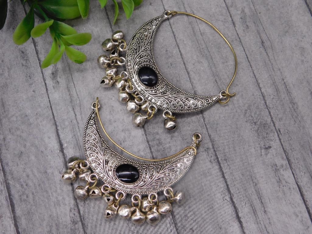 ONYX HOOP EARRINGS WITH BELLS ROCK STONE LAPIDARY SPECIMEN: ONYX HOOP EARRINGS WITH BELLS ROCK STONE LAPIDARY SPECIMEN — Part of our Discover Vintage Vault, Crystals and Gems auction at HATMAN'S Auctions! Please see photos for measurements and condition.