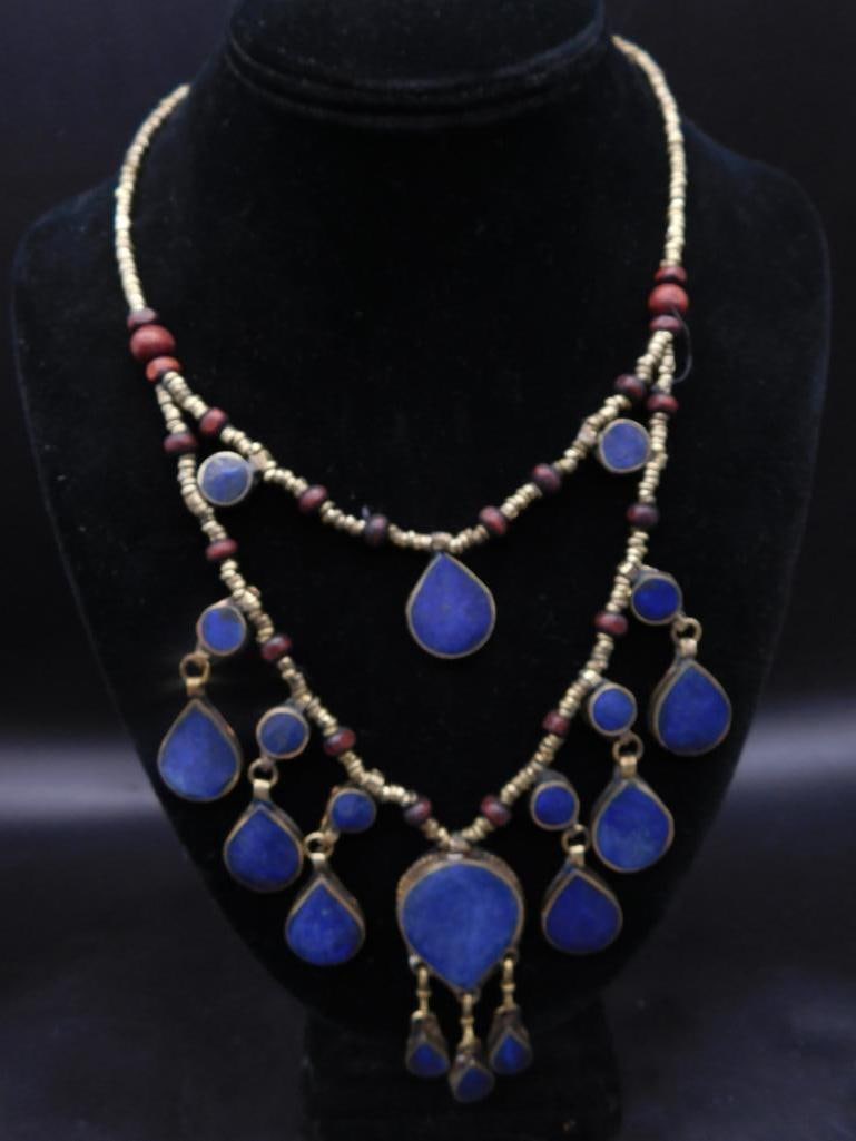 LAPIS LAZULI NECKLACE ROCK STONE LAPIDARY SPECIMEN: LAPIS LAZULI NECKLACE ROCK STONE LAPIDARY SPECIMEN — Part of our Discover Vintage Vault, Crystals and Gems auction at HATMAN'S Auctions! Please see photos for measurements and condition. YES, we