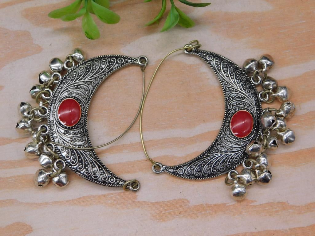 RED JASPER HOOP EARRINGS WITH BELLS ROCK STONE LAPIDARY SPECIMEN: RED JASPER HOOP EARRINGS WITH BELLS ROCK STONE LAPIDARY SPECIMEN — Part of our Discover Vintage Vault, Crystals and Gems auction at HATMAN'S Auctions! Please see photos for measurements and