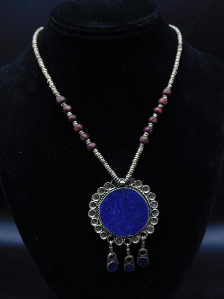 LAPIS LAZULI PENDANT ON CHAIN NECKLACE ROCK STONE LAPIDARY SPECIMEN: LAPIS LAZULI PENDANT ON CHAIN NECKLACE ROCK STONE LAPIDARY SPECIMEN — Part of our Discover Vintage Vault, Crystals and Gems auction at HATMAN'S Auctions! Please see photos for measurements and
