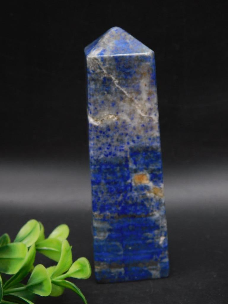 LAPIS LAZULI OBELISK ROCK STONE LAPIDARY SPECIMEN: LAPIS LAZULI OBELISK ROCK STONE LAPIDARY SPECIMEN — Part of our Discover Vintage Vault, Crystals and Gems auction at HATMAN'S Auctions! Please see photos for measurements and condition. YES, we