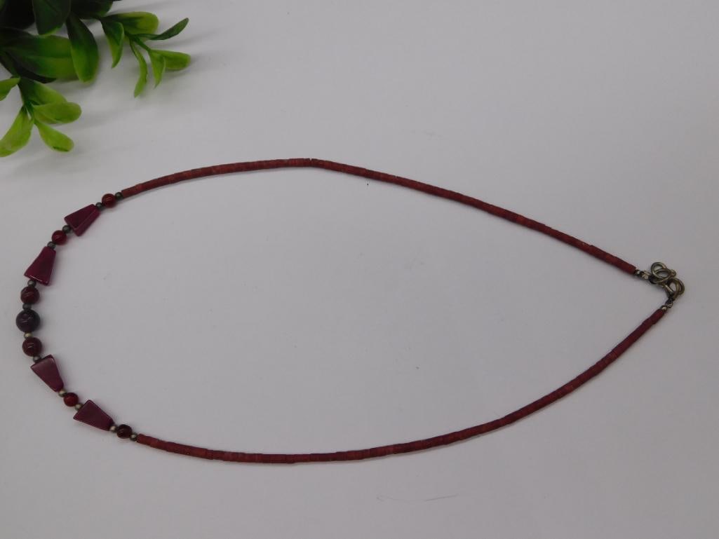 MIXED BEADED NECKLACE ROCK STONE LAPIDARY SPECIMEN: MIXED BEADED NECKLACE ROCK STONE LAPIDARY SPECIMEN — Part of our Discover Vintage Vault, Crystals and Gems auction at HATMAN'S Auctions! Please see photos for measurements and condition. YES, we