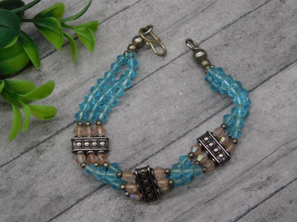 BEADED BRACELET ROCK STONE LAPIDARY SPECIMEN: BEADED BRACELET ROCK STONE LAPIDARY SPECIMEN — Part of our Discover Vintage Vault, Crystals and Gems auction at HATMAN'S Auctions! Please see photos for measurements and condition. YES, we have