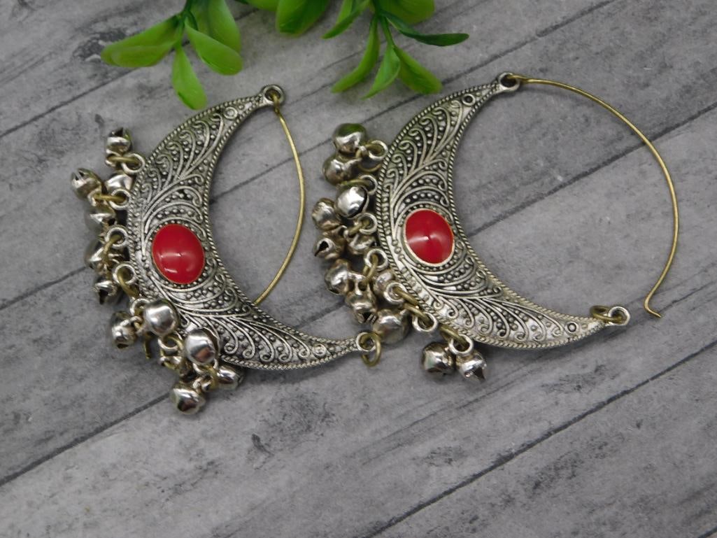 RED JASPER HOOP EARRINGS WITH BELLS ROCK STONE LAPIDARY SPECIMEN: RED JASPER HOOP EARRINGS WITH BELLS ROCK STONE LAPIDARY SPECIMEN — Part of our Discover Vintage Vault, Crystals and Gems auction at HATMAN'S Auctions! Please see photos for measurements and