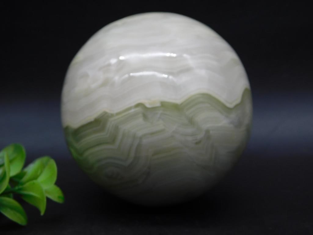 STONE SPHERE ROCK STONE LAPIDARY SPECIMEN: STONE SPHERE ROCK STONE LAPIDARY SPECIMEN — Part of our Discover Vintage Vault, Crystals and Gems auction at HATMAN'S Auctions! Please see photos for measurements and condition. YES, we have