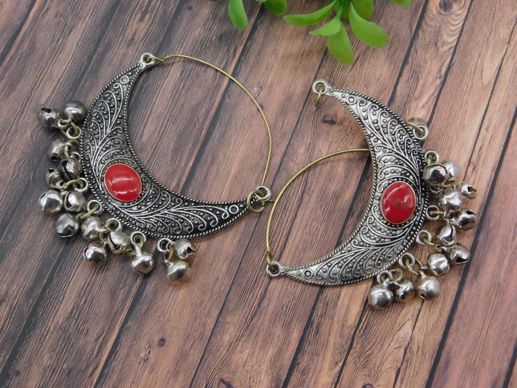 MIXED PENDANT STAMPING VINTAGE ANTIQUE: MIXED PENDANT STAMPING VINTAGE ANTIQUE — Part of our Discover Vintage Vault, Crystals and Gems auction at HATMAN'S Auctions! Please see photos for measurements and condition. YES, we have in-house