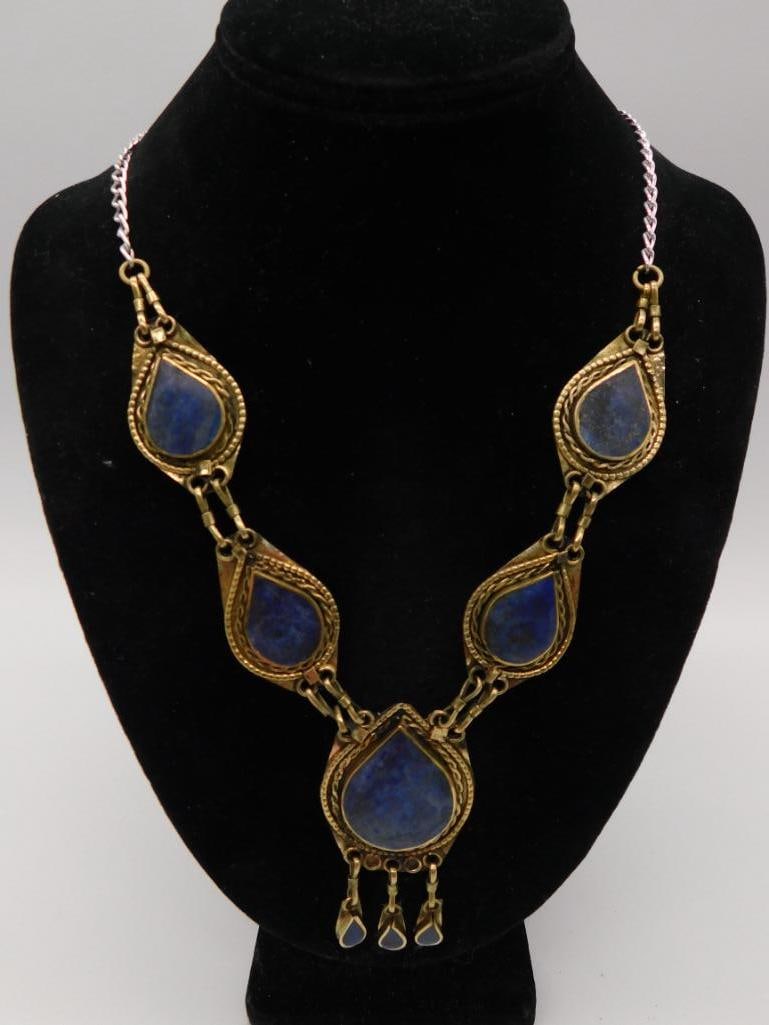 AGATE CABOCHON ROCK STONE LAPIDARY SPECIMEN: AGATE CABOCHON ROCK STONE LAPIDARY SPECIMEN — Part of our Discover Vintage Vault, Crystals and Gems auction at HATMAN'S Auctions! Please see photos for measurements and condition. YES, we have