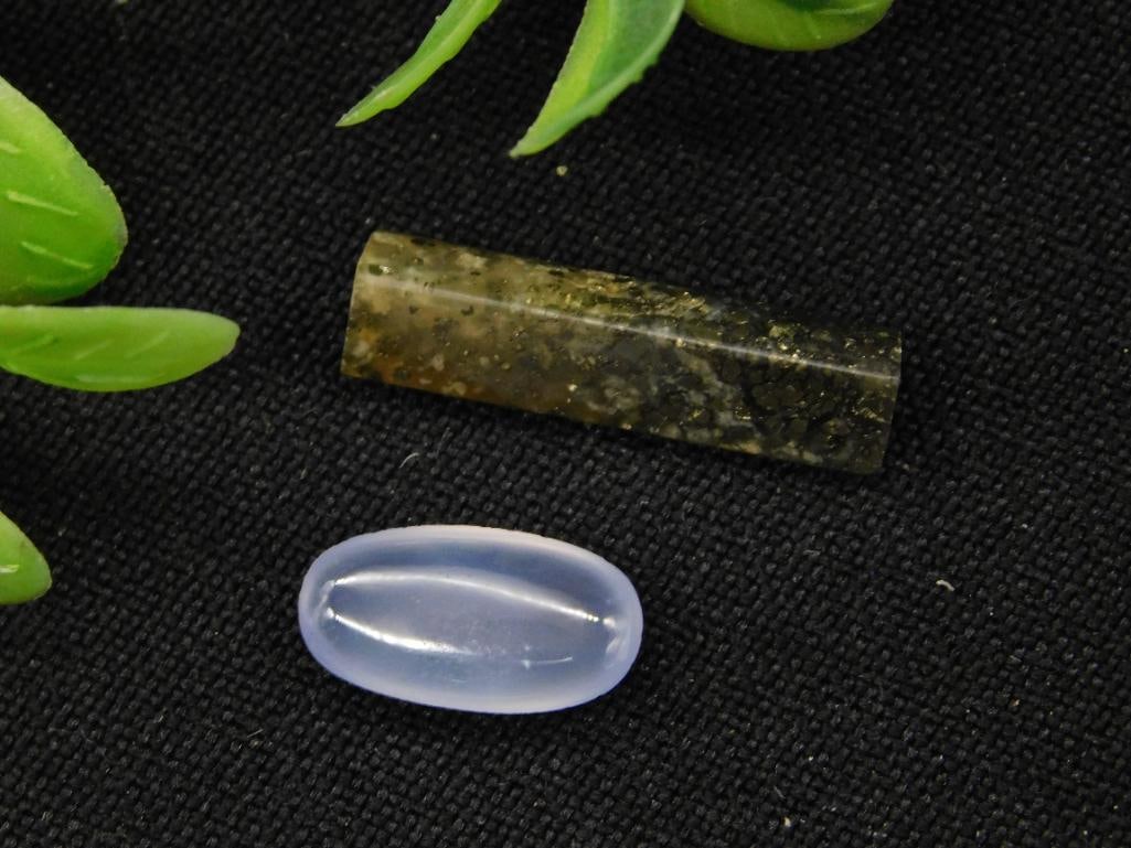 LOT OF 2 ROCK STONE LAPIDARY SPECIMEN: LOT OF 2 ROCK STONE LAPIDARY SPECIMEN — Part of our Discover Vintage Vault, Crystals and Gems auction at HATMAN'S Auctions! Please see photos for measurements and condition. YES, we have in-house