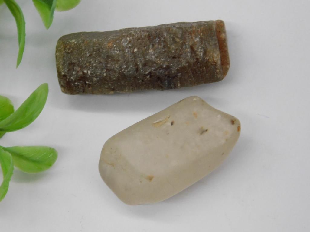 MIXED STONE LOT ROCK STONE LAPIDARY SPECIMEN: MIXED STONE LOT ROCK STONE LAPIDARY SPECIMEN — Part of our Discover Vintage Vault, Crystals and Gems auction at HATMAN'S Auctions! Please see photos for measurements and condition. YES, we have