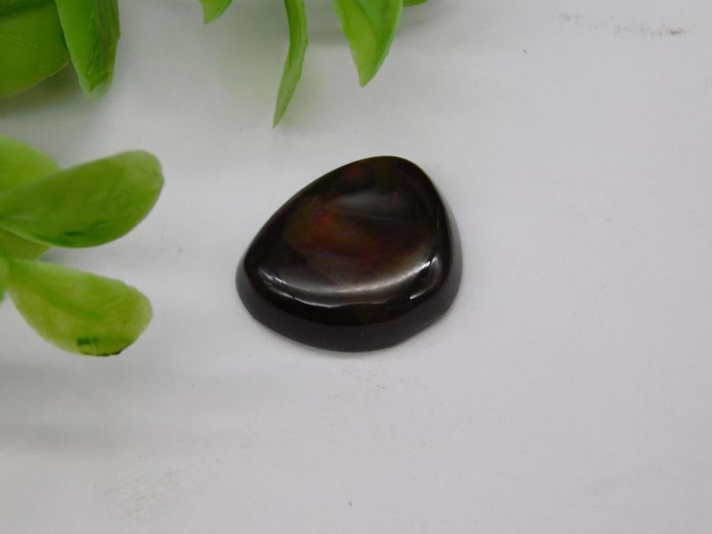 STONE CABOCHON ROCK STONE LAPIDARY SPECIMEN: STONE CABOCHON ROCK STONE LAPIDARY SPECIMEN — Part of our Discover Vintage Vault, Crystals and Gems auction at HATMAN'S Auctions! Please see photos for measurements and condition. YES, we have