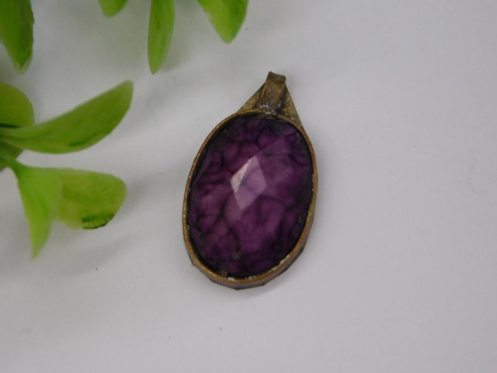 STONE CABOCHON ROCK STONE LAPIDARY SPECIMEN: STONE CABOCHON ROCK STONE LAPIDARY SPECIMEN — Part of our Discover Vintage Vault, Crystals and Gems auction at HATMAN'S Auctions! Please see photos for measurements and condition. YES, we have in-ho