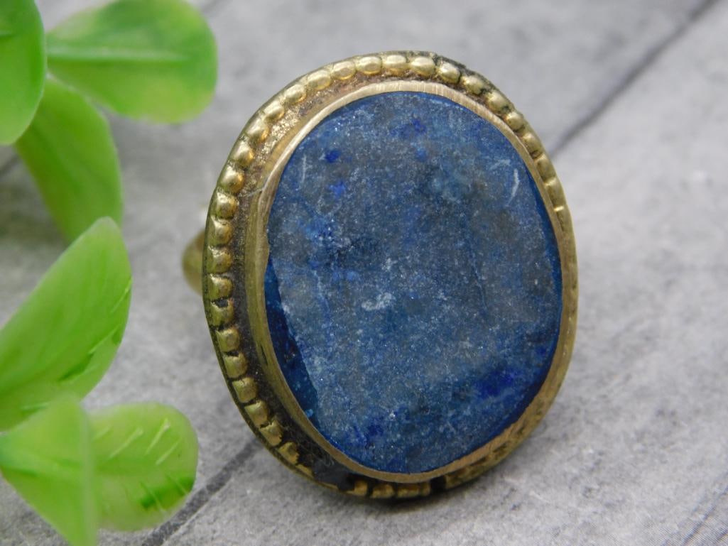 STONE CABOCHON ROCK STONE LAPIDARY SPECIMEN: STONE CABOCHON ROCK STONE LAPIDARY SPECIMEN — Part of our Discover Vintage Vault, Crystals and Gems auction at HATMAN'S Auctions! Please see photos for measurements and condition. YES, we have in-ho