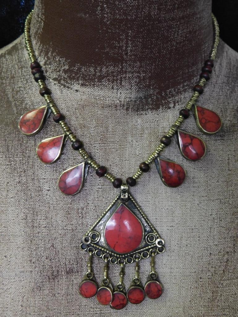 RED JASPER NECKLACE ROCK STONE LAPIDARY SPECIMEN: RED JASPER NECKLACE ROCK STONE LAPIDARY SPECIMEN — Part of our Discover Vintage Vault, Crystals and Gems auction at HATMAN'S Auctions! Please see photos for measurements and condition. YES, we have